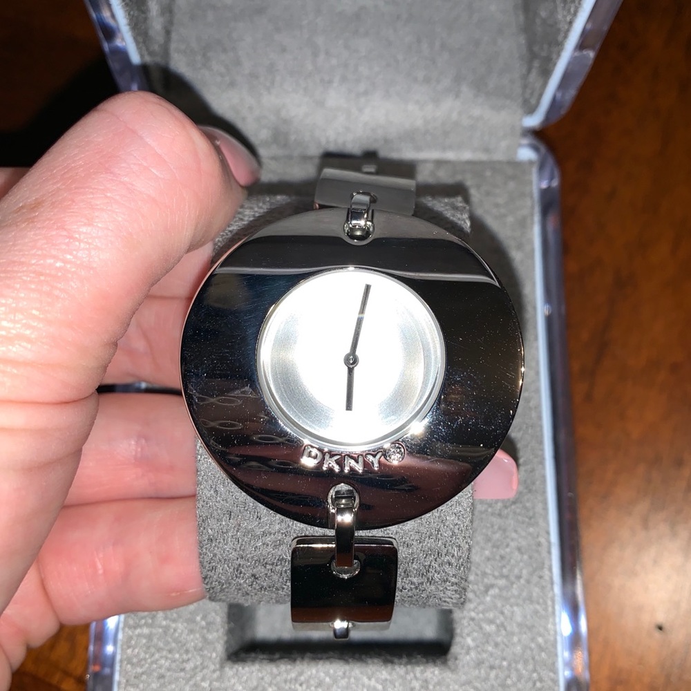 DKNY WATCH